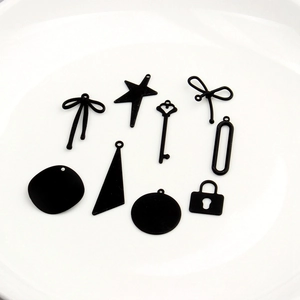 Lot de breloques noires mates en alliage aux formes géométriques pour création de bijoux DIY