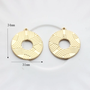 34mm x 31mm round hollow gold pendant with sunburst etching and open circle design