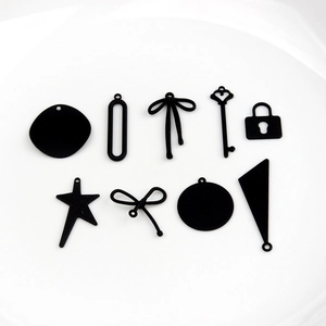 Pendentifs Géométriques en Alliage de Zinc Noir Mat pour Fabrication de Bijoux DIY Breloques Cœur Étoile Clé Serrure
