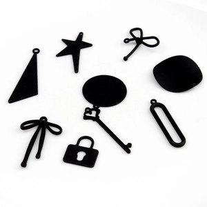 Lot de breloques géométriques noir mat avec étoile, nœud et clé pour bijoux DIY