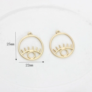 Détail de pendentifs œil maléfique en alliage doré de 25mm pour création de bijoux