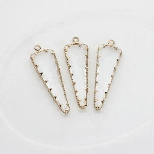 Tres colgantes triangulares de cristal con borde dorado para creación de joyas DIY
