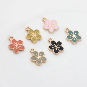 Set di 6 ciondoli a fiore di ciliegio in lega colorata per creazione di gioielli fai-da-te
