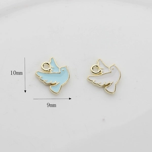 Pendentifs oiseaux en émail bleu clair et blanc avec bordure dorée pour bijoux DIY