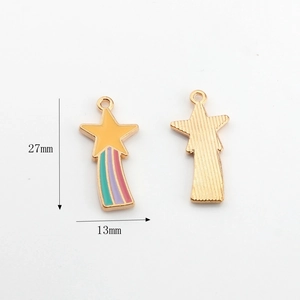 Detailweergave van de 27mm regenboog ster hanger met voor- en achterkant van legering