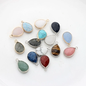 Colgantes de gota en piedra natural facetada con borde metálico para joyería artesanal
