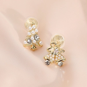 Pendientes Asimétricos de Cobre Chapado en Oro de 14K Árbol de Navidad Campana Exquisitos Zirconia Perla Artificial de Imitación Clip de Oreja de Bobina Regalo Joyería Mujer