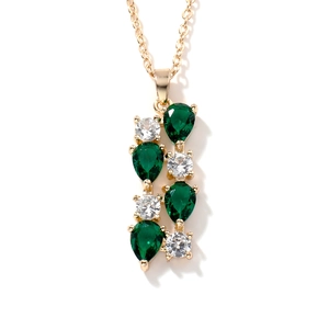 Elegante collana dorata con pietre preziose a goccia color smeraldo e zirconi rotondi