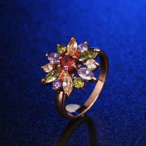 Sonnenblumenring in Roségold mit bunten Zirkonia im Marquise-Schliff für Damen