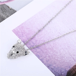 Collana con testa di leopardo scintillante con strass su elegante catena d'argento