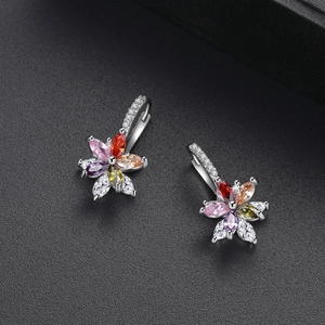 Boucles d'oreilles créoles fleurs double couche avec zircons marquise colorés et argent