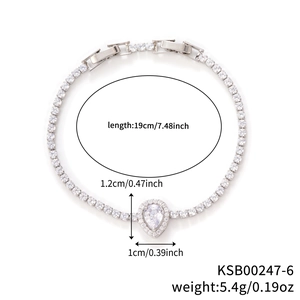 Dettaglio bracciale tennis argento con lunghezza 19cm, peso 5,4g e ciondolo con zirconi