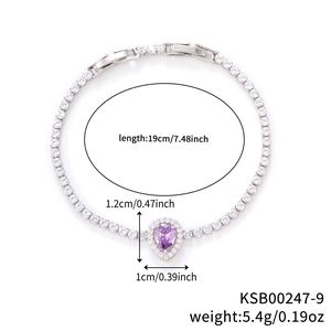 Dettaglio del bracciale tennis argento con pietra viola a goccia e misura di 19 cm