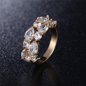 Bague mode en or rose pour femme avec zircons AAA en forme de poire sertis en grappe