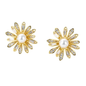 Elegant gold daisy stud earrings with shimmering zircons and center white pearl
