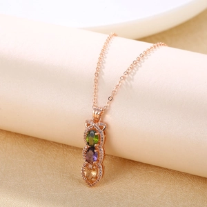 Elegante collar de oro rosa con colgante triple de circón de colores y piedras pavé
