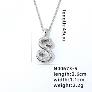 Zilveren ketting met letter S-hanger bezet met zirkonia en een 45 cm ketting