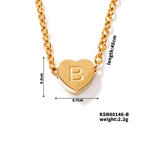 Detailed view of 45cm gold heart necklace pendant with letter B engraving and dimensions