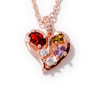 Collana con pendente a cuore in oro rosa con zirconi colorati e catenina a maglie fini