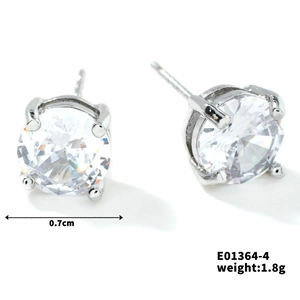 Detailweergave van 0,7 cm zirkonia oorknopjes met zilveren pootzetting en afmetingen