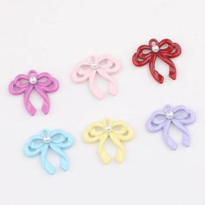 Kleurrijke legering strik hangers met parels voor DIY sieraden maken in diverse kleuren