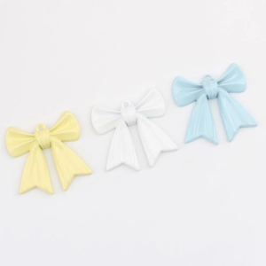 Colgantes de lazo en aleación minimalista amarillos, blancos y azules para joyas DIY