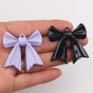 Colgantes de lazo minimalistas de aleación en morado y negro para hacer joyas DIY