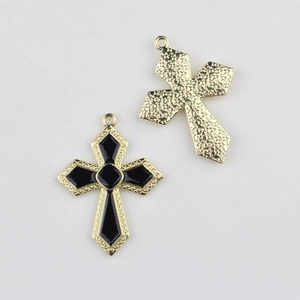 Vue détaillée de pendentifs croix en alliage doré et émail noir pour bijoux DIY