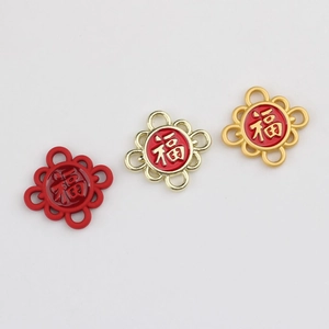 DIY Chinese Fu karakter hangers in rood en goud voor het maken van sieraden