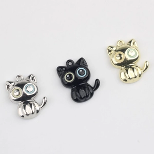 Trois breloques chat minimalistes en alliage or, argent et noir pour bijoux DIY