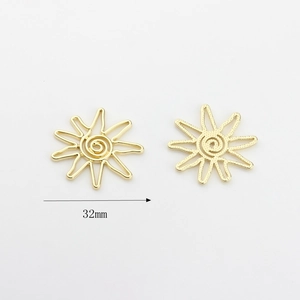 32mm gold geometric sun pendant set with hammered texture and spiral center design