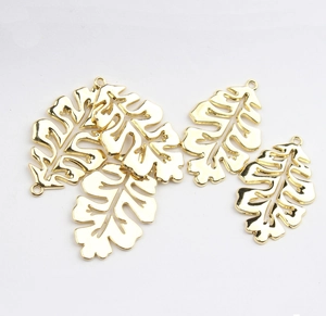 Lot de 5 pendentifs feuilles de monstera dorées évidées en alliage pour bijoux DIY
