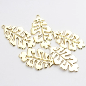 Pendentif en Alliage de Zinc Style Feuille de Monstera Ajourée Ton Or pour la Fabrication de Bijoux DIY Collier Boucles