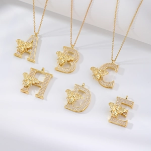 Collana con Iniziale Ape in Rame di Nicchia Collana con Ciondolo a Lettera in Strass Placcato Oro per Donna Uomo Gioielli DIY Regalo