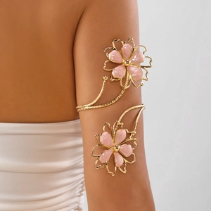 Bracelet de bras lotus doré à double couche avec d'élégantes fleurs en émail rose
