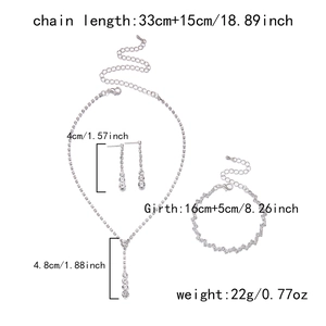 Set gioielli tre pezzi con strass e dimensioni dettagliate per collana e orecchini