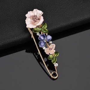Eleganter floraler Strass-Brosche mit Emaille-Blumen und vergoldetem Sicherheitsnadel-Design
