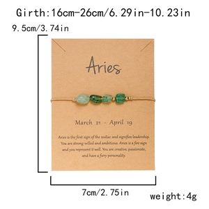 Bracciale intrecciato Aries in pietra naturale con perline verdi e cordino kaki su cartoncino