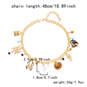 Detalle de pulsera de Halloween con dijes de calabaza y fantasma, longitud de 48 cm