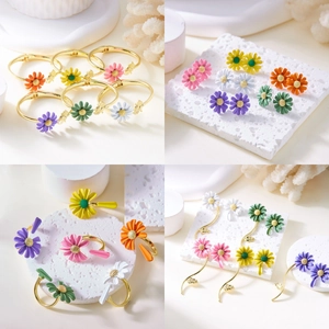 Mode Legering Madeliefje Sieradenset Emaille Bloem Oorknopjes Verstelbare Ring Manchet Armband Blad Hanger Ketting voor Vrouwen