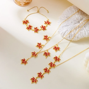 Set gioielli foglia d'acero dorata con strass rossi inclusi collana e bracciale