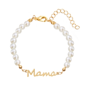 Bracelet en perles élégant avec breloque Mama dorée et fermoir mousqueton ajustable