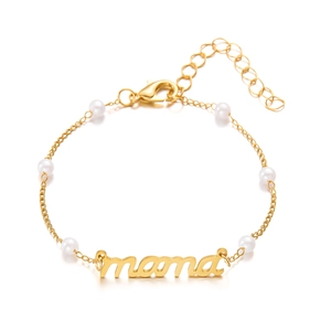 Détail du collier doré MAMA avec perles blanches élégantes et fermoir mousqueton robuste