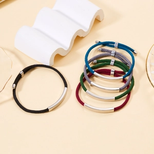 Bracelets tressés minimalistes avec barres en acier poli en cinq couleurs assorties