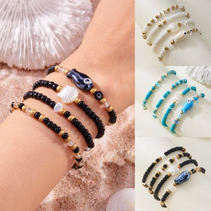 Set de pulseras de cuentas bohemias con peces de cerámica y colgantes de conchas marinas