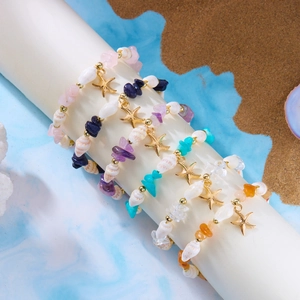 Boho-Armband-Set mit Seestern-Anhängern, bunten Kieselsteinen und natürlichen Muscheln