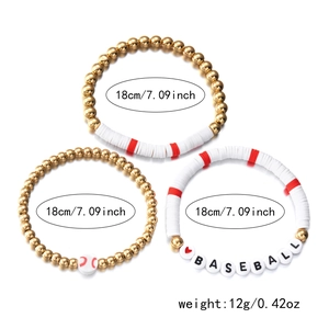 Detail van baseball elastische armbanden met kralen en maatinformatie van 18cm