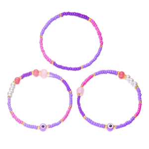 Details von böhmischen Evil Eye Armbändern mit bunten Perlen und Muschel-Akzenten