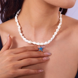 Fashion starfish and seashell pendant necklace with natural white shells for summer vacation