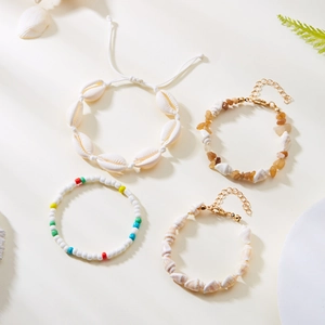 Vierteiliges Boho-Muschelarmband-Set mit Natursteinperlen und goldenen Legierungsketten